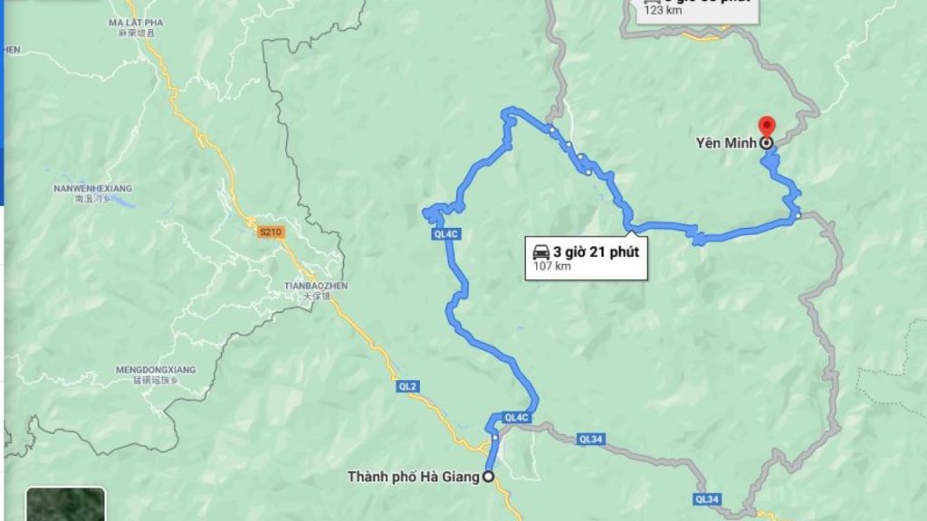 Di chuyển theo Quốc lộ 4C bạn sẽ đến được điểm du lịch Yên Minh Hà Giang