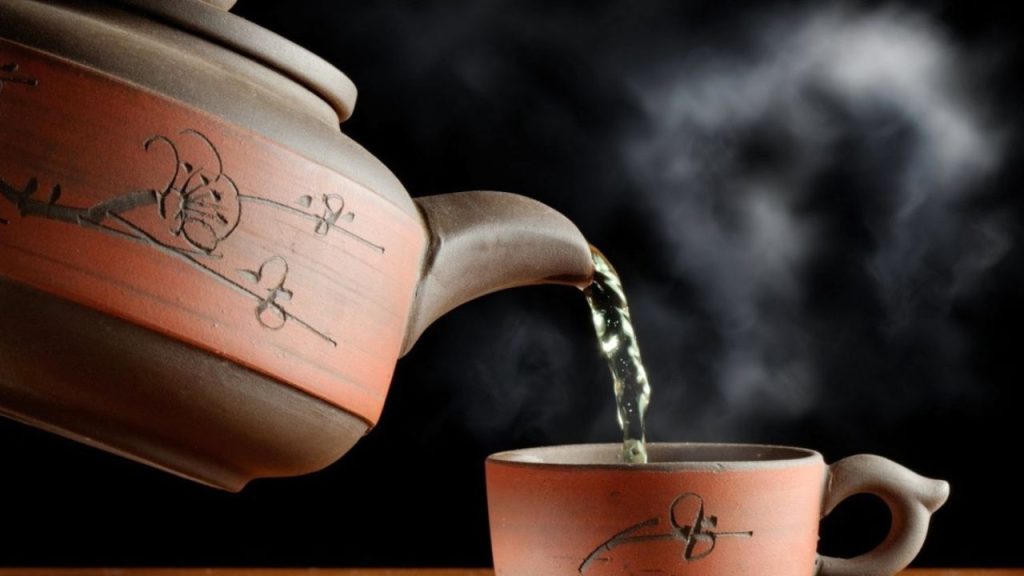 Rót trà là một nghệ thuật trong việc thưởng thức trà Shan Tuyết