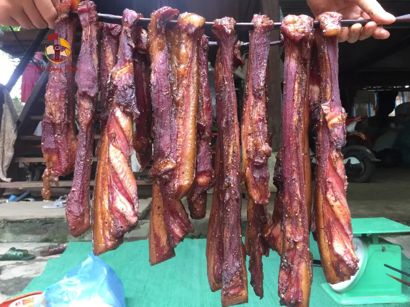 Mua thịt ba chỉ gác bếp